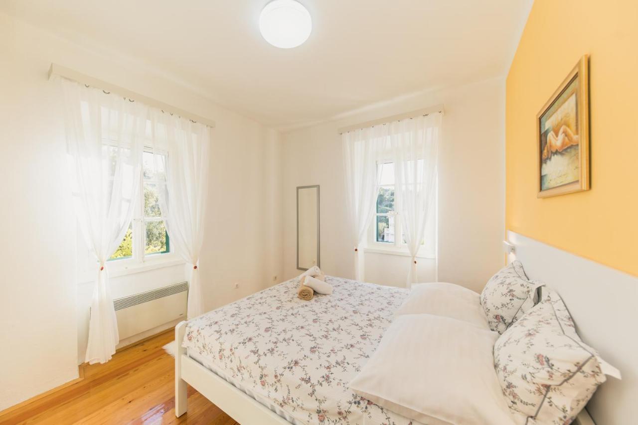 Holiday Home Lavanda Mali Iz Ngoại thất bức ảnh